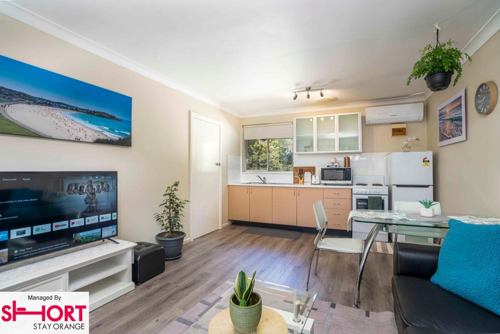 Unit 4 - 8 Summer Street Apartment Orange